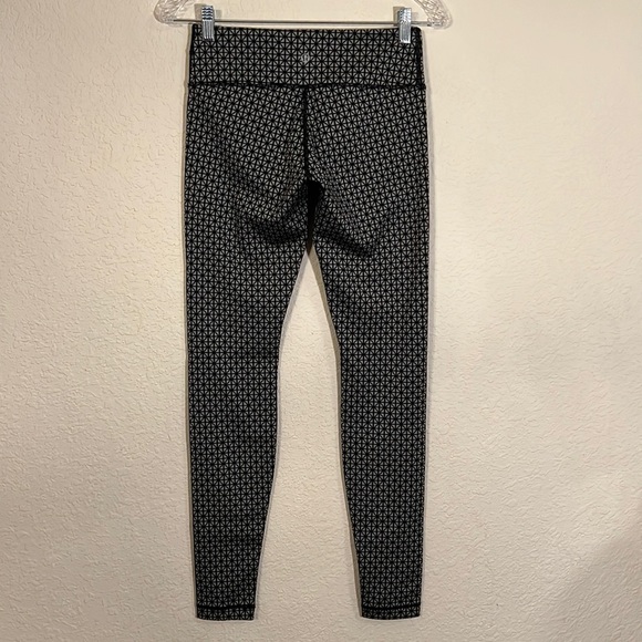 lululemon athletica Pants - Lululemon Wunder Under pant, size 4.
